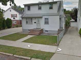 4960 169th St, Fresh Meadows, NY 11365