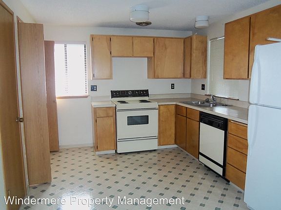 2nd image of 229 NE Cedar Ave APT 4