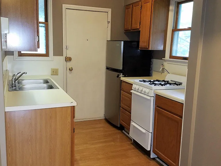 152 Lundy St — Photo 3