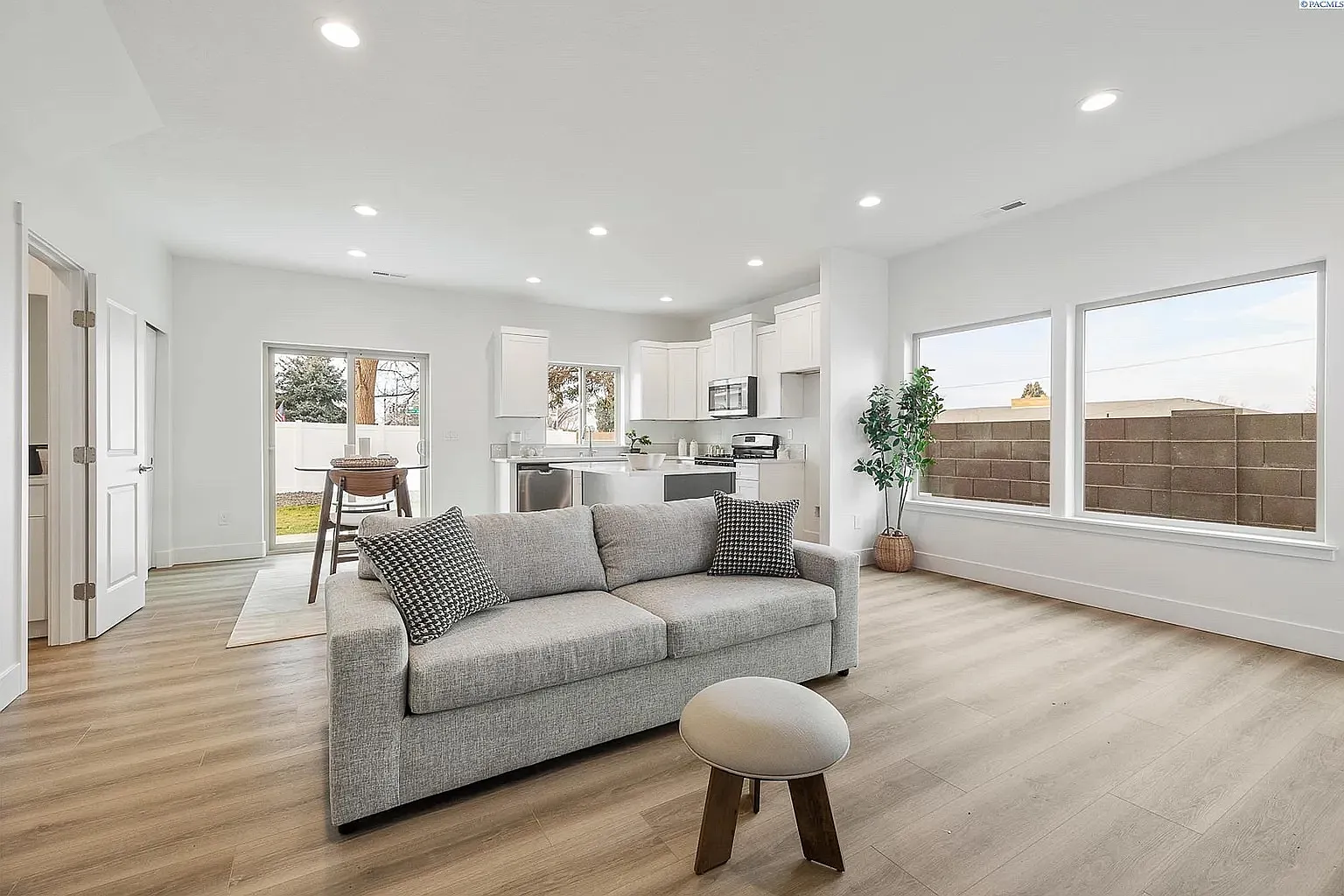 1008 S Underwood Pl — Photo 2