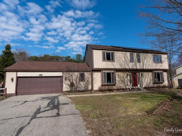 14130 Deer Cove Dr, Holland, MI 49424