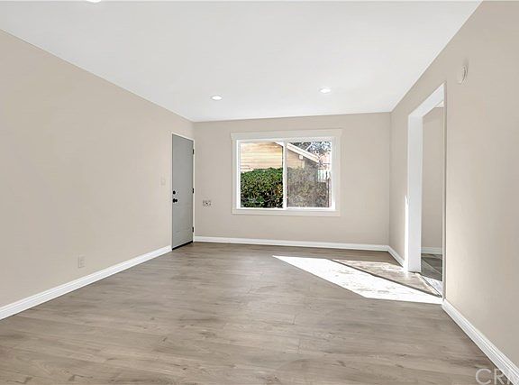 5th image of 99 S Grand Oaks Ave