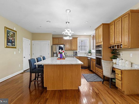 3rd image of 15428 Symondsbury Way