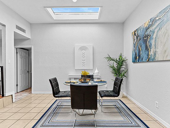 5th image of 225 Moon River Ln