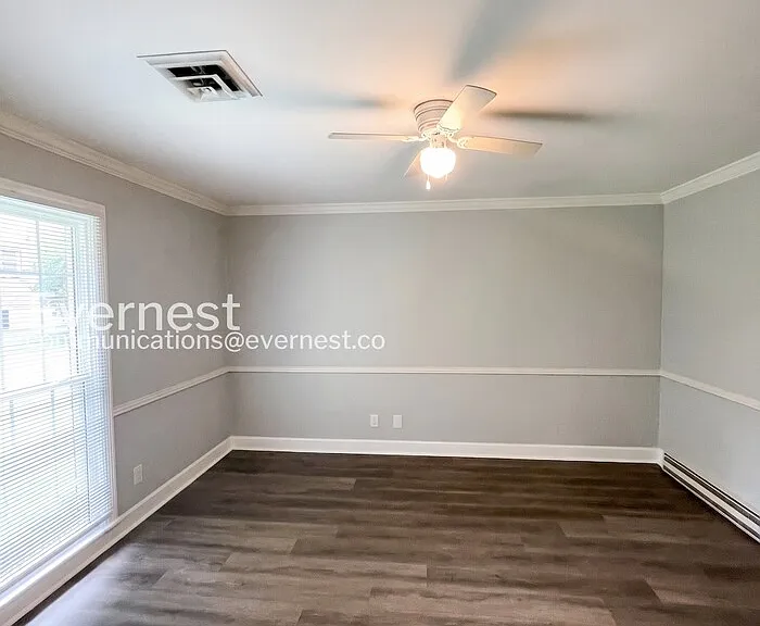 570 Hawkins Dr — Photo 15