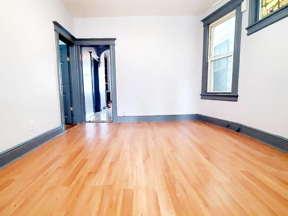 2nd image of 110 Bayview Ave Floor 2