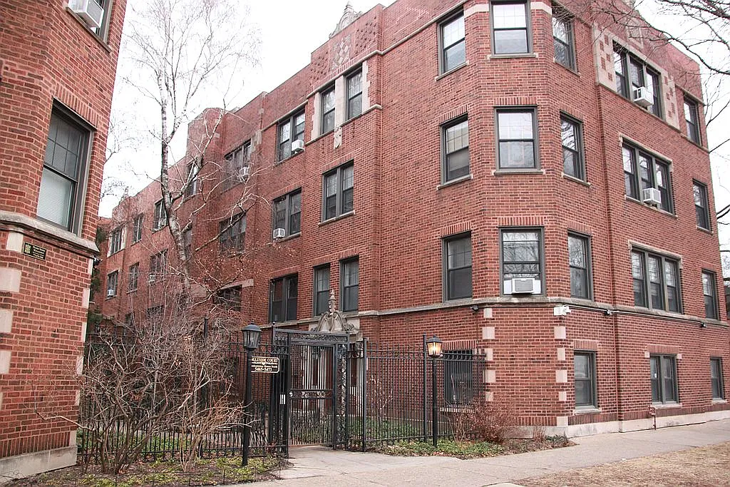 5473 S Ingleside Ave APT 1E photo 1