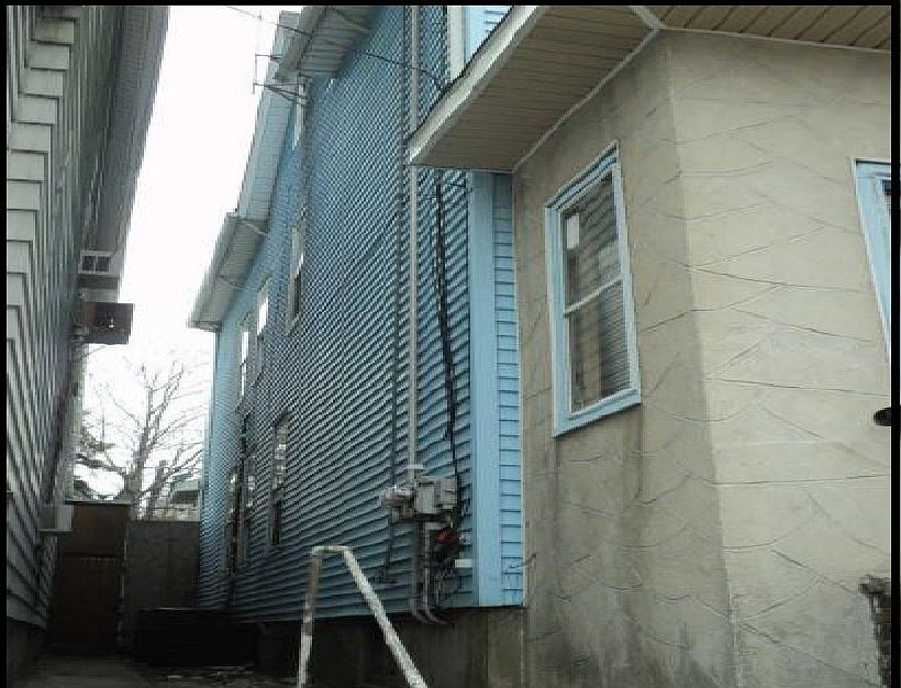 2nd image of 117 Jacques St