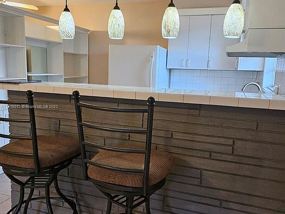 5th image of 260 Columbus Pkwy #1-2