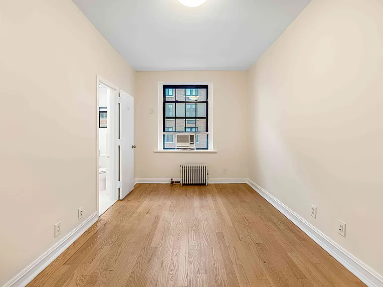 107 E 63rd St #5A — Photo 4
