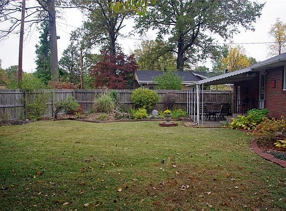 2nd image of 1621 Lindell Blvd