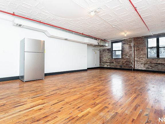 3rd image of 27 Arion Pl #305