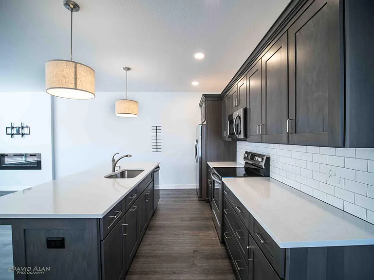 2061 W 34th Pl — Photo 11