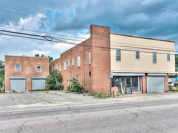 3rd image of 2237 E Washington St