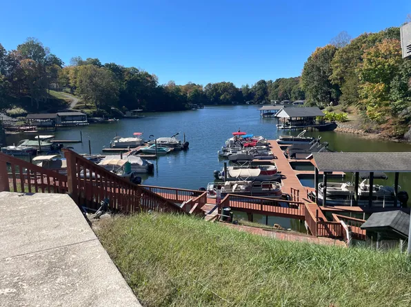 1089 Bluewater Dr #401, Moneta, VA 24121