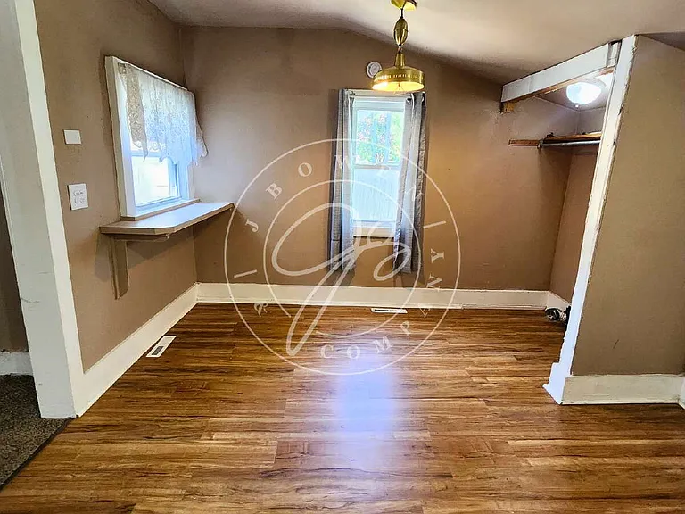 537 Maumee Ave — Photo 6