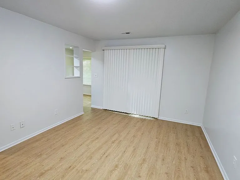 Sugarbush Apartments — Photo 23