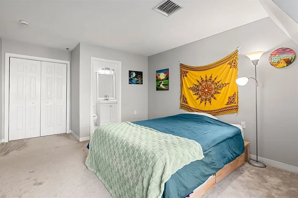 2 bed, 850 sqft, $3,600 — Photo 4