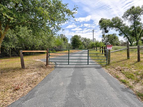 3rd image of 45577 Meadow Brook Way