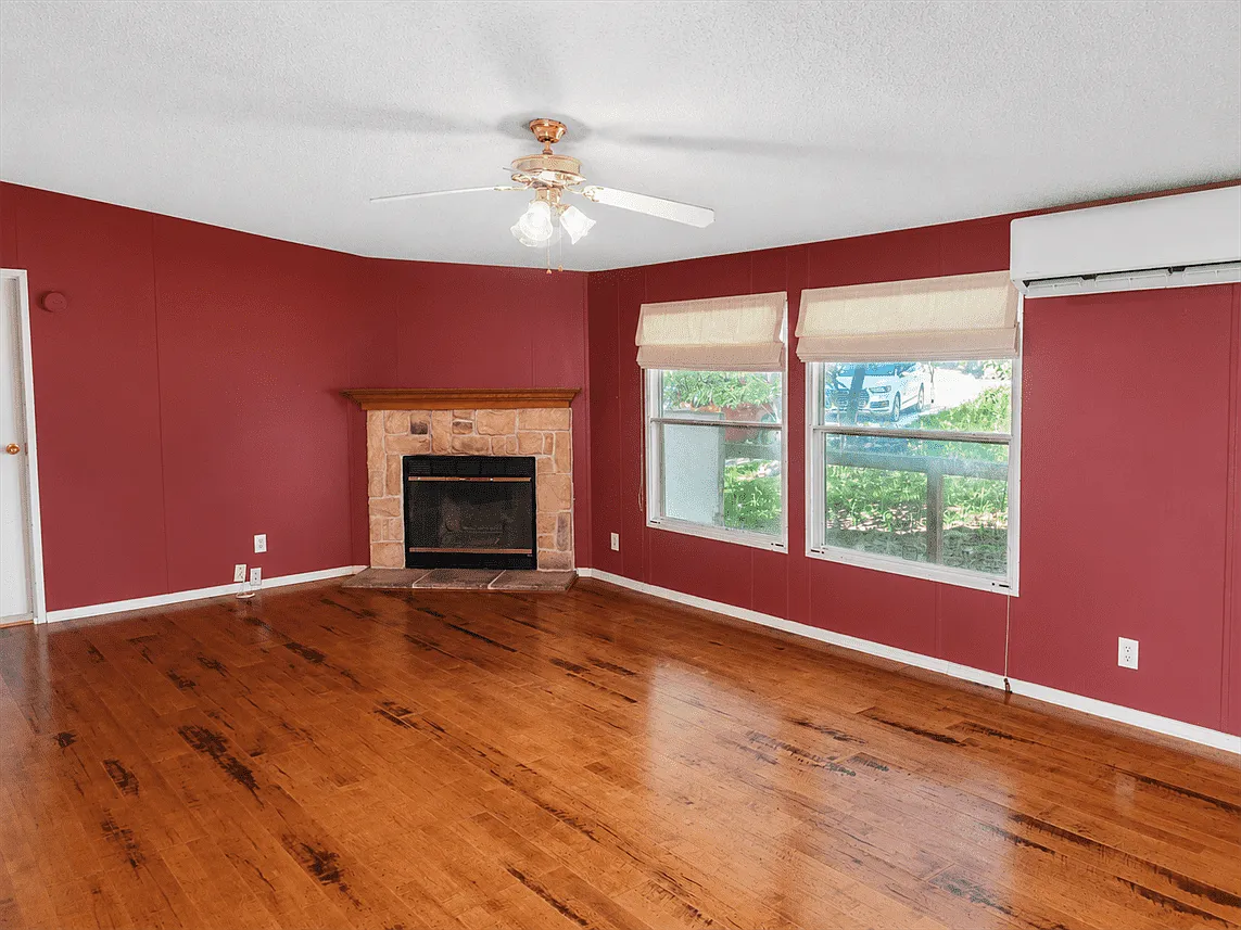 4 bed, 2600 sqft, $1,995 — Photo 4