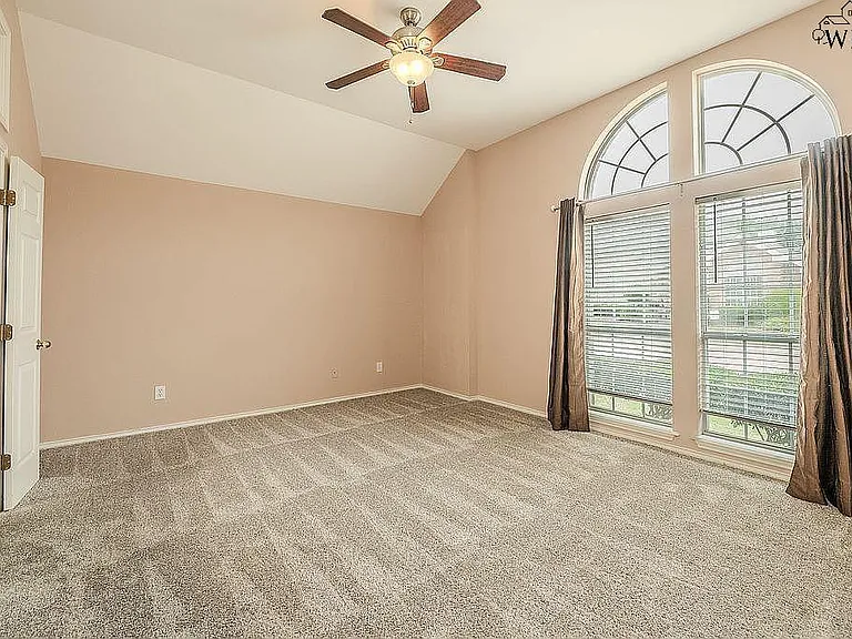 4009 Kingsbury Dr — Photo 15