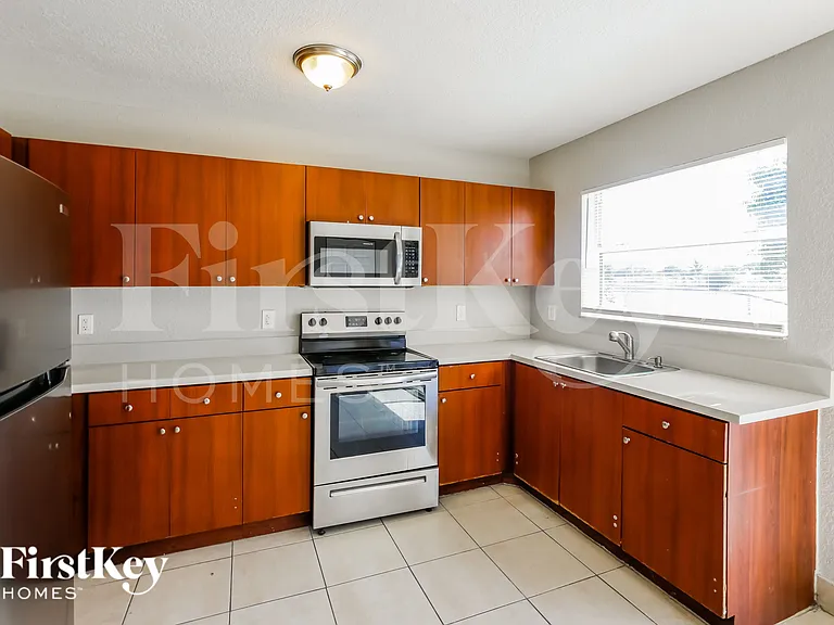 19420 NW 32nd Ave — Photo 7