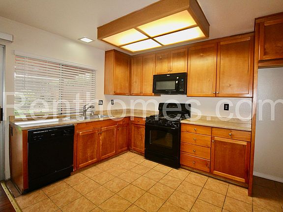 5th image of 10069 Parkdale Ave