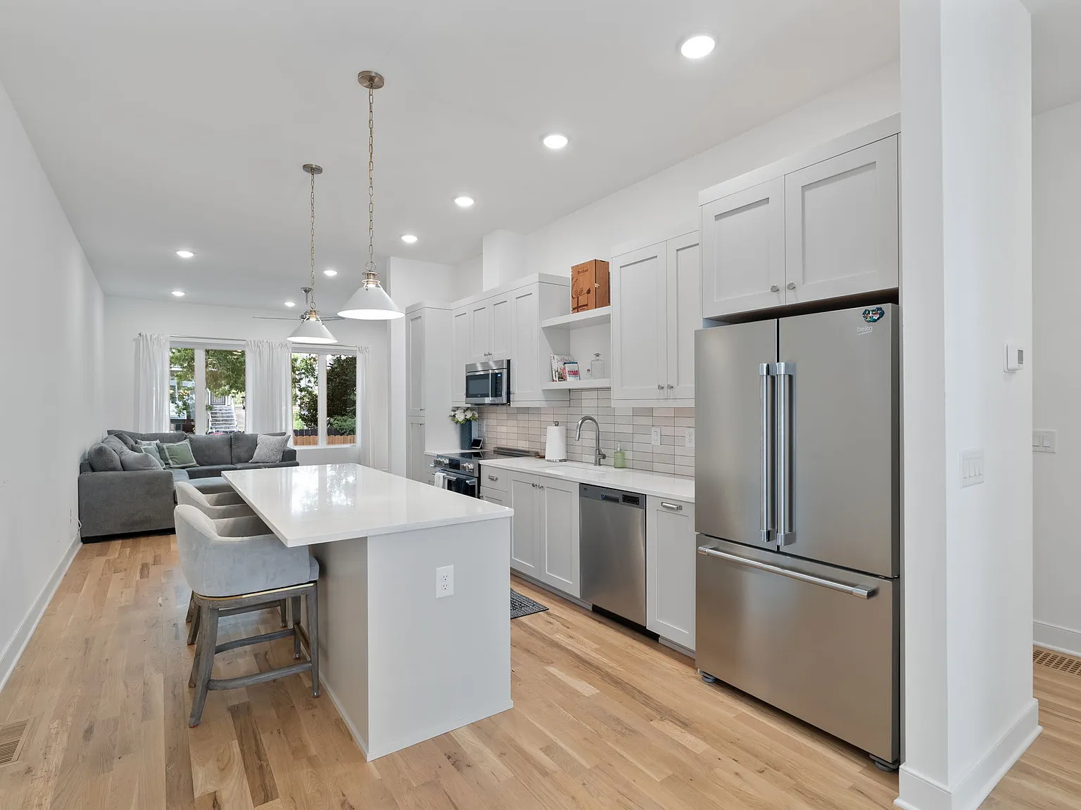 3 bed, 2.5 bath, 1732 sqft, $3,750 — Photo 1
