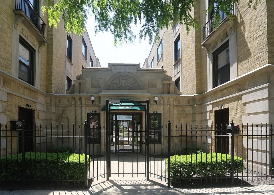1st image of 1905 W Wilson Ave APT 2A