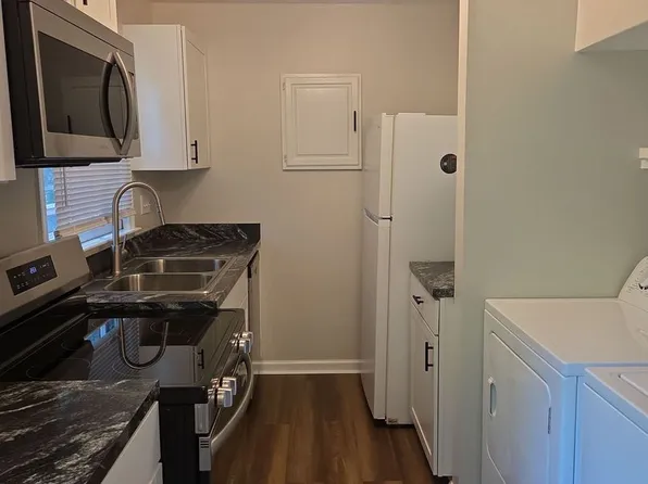1176 Pine Haven Ct, Charlottesville, VA 22901