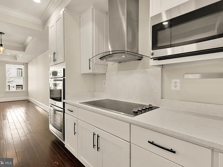1609 Levis St NE — Photo 27
