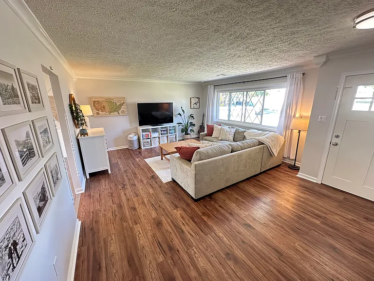 10411 Farrar Ave — Photo 7