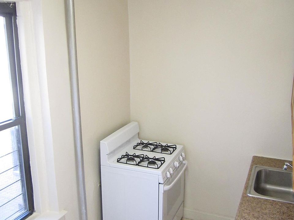 2nd image of 1417 Rowland St #5