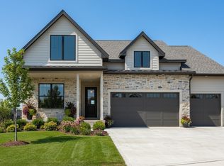 8226 Buckley Ct, Johnston, IA 50131