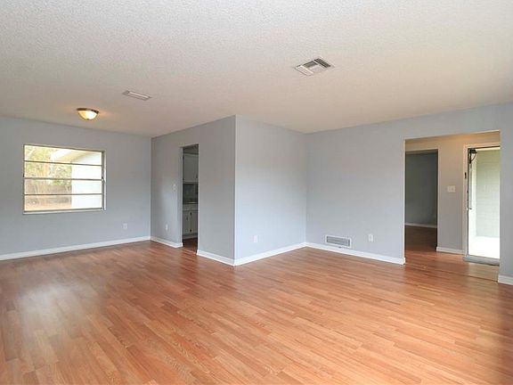 5th image of 5458 N Woodcrest Dr