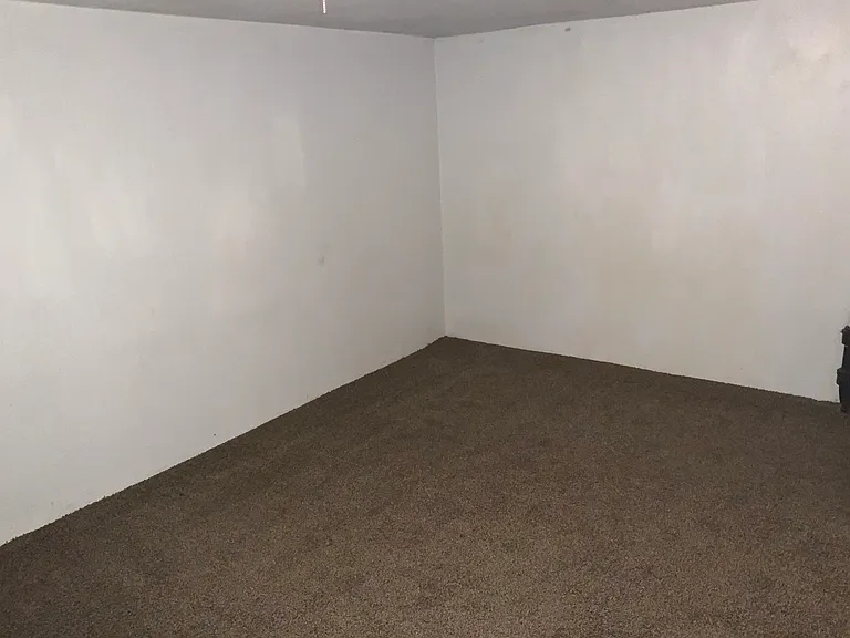 2200 S Lee Ave — Photo 10