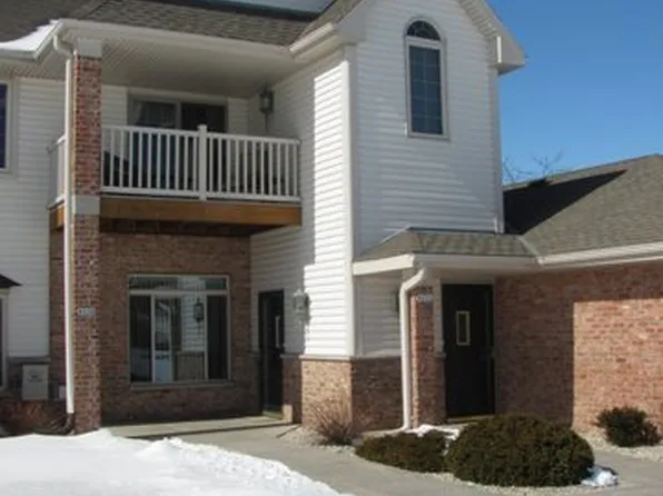 827 Cheyenne Ave, Grafton, WI 53024