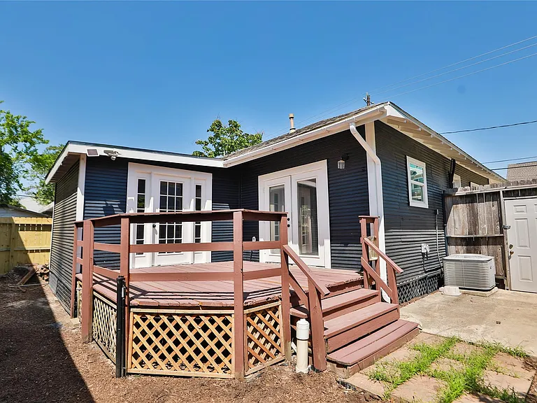 1244 W 21st St — Photo 35
