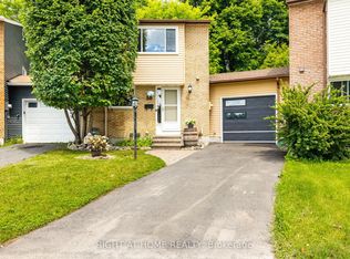 30 Berkshire Way, Ottawa, ON K2J 2B2