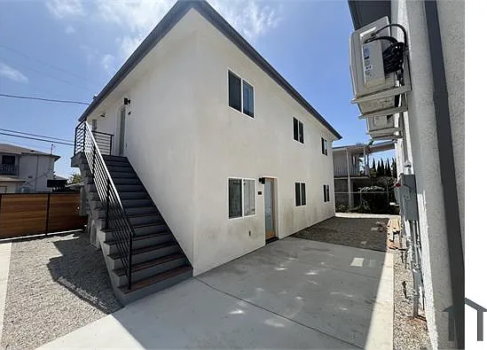 3 bed, 1100 sqft, $4,488 — Photo 3