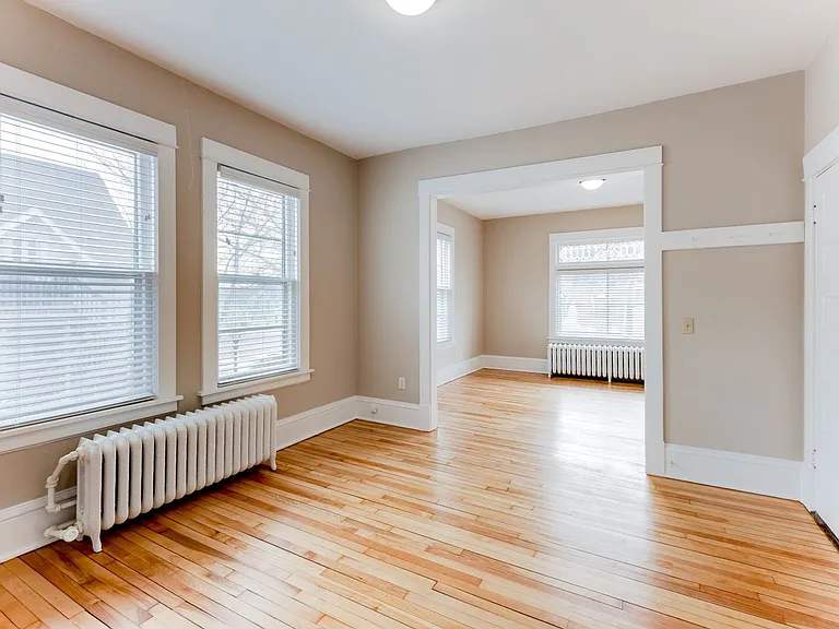 273 W Sturgis St — Photo 4