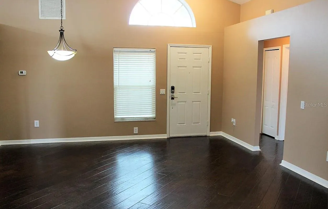 3 bed, 2.0 bath, 1613 sqft, $2,500 — Photo 3