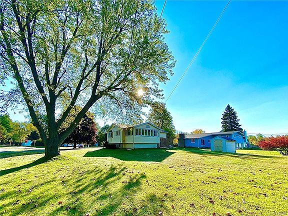 3rd image of 4590 Boncrest Dr E