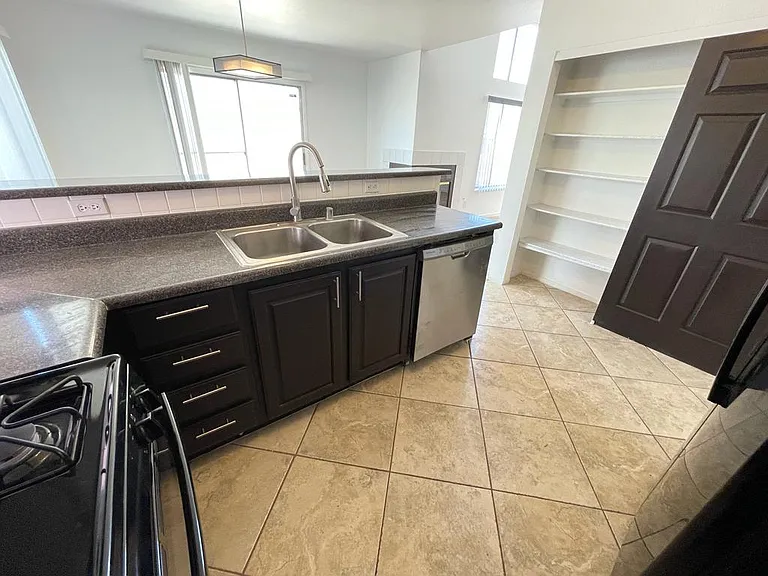 5730 Coleridge Way — Photo 13