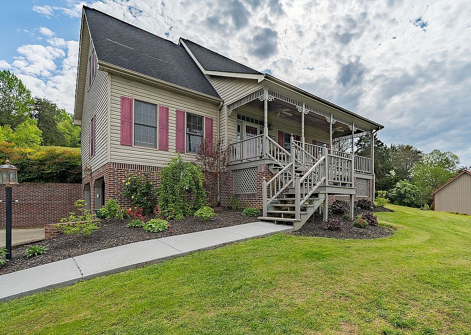 1st image of 833 Sycamore Shoals Dr