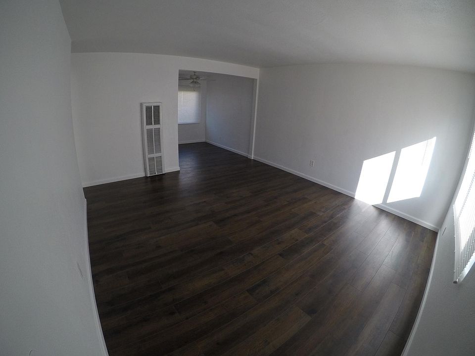 1st image of 4408 N Lakewood Blvd