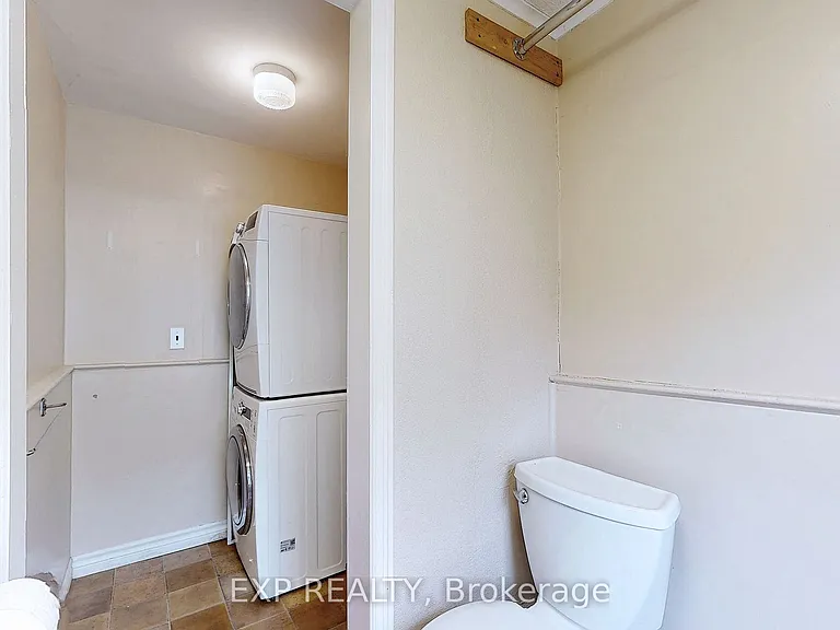 15 Colborne St E — Photo 23