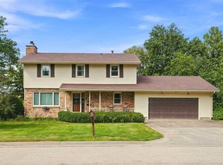 1302 E Harrison St, Washington, IA 52353