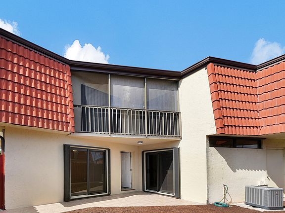 5th image of 3778 Victoria Drive N #3778