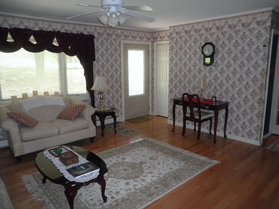 3rd image of 7 Willis Dr